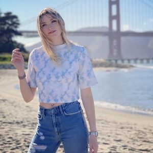 Blue & White Tie-Dye Cropped Tee - Women's Casual Crop Top